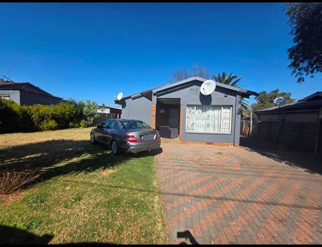 5 BEDROOM HOUSE FOR SALE IN KLOPPERPARK